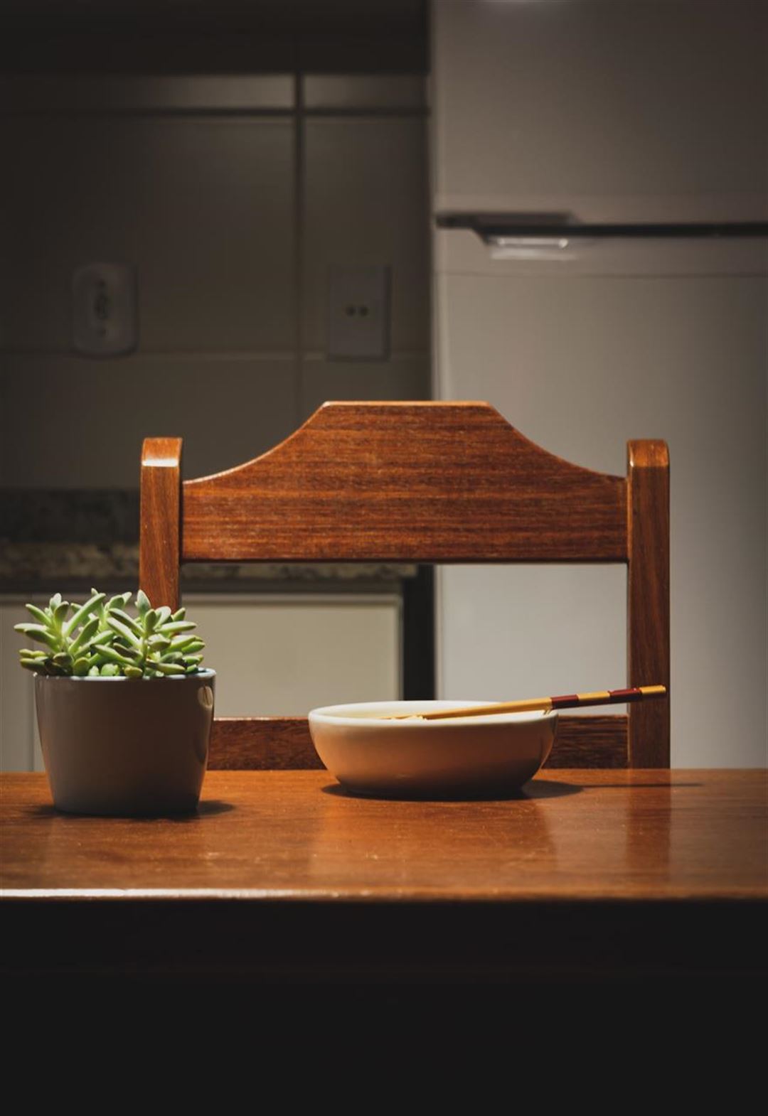 Hvordan vælger man det rigtige spisebord og de rigtige reoler til sit hjem?